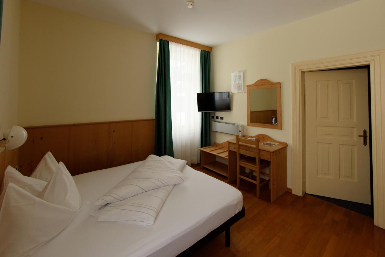 Guesthouse - Cultural Center Gustav Mahler Добиако Екстериор снимка
